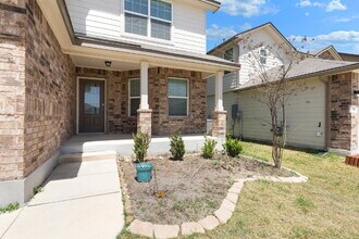 907 Red Crossbill in San Antonio, TX - Building Photo - Building Photo