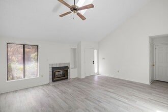 410 Sweeten Way in Asheville, NC - Building Photo - Building Photo