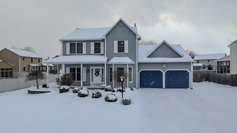 5791 Pinwheel Cir in East Syracuse, NY - Building Photo