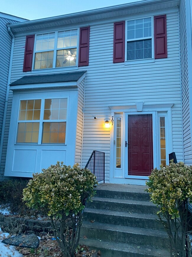 property at 707 Kings Crest Dr