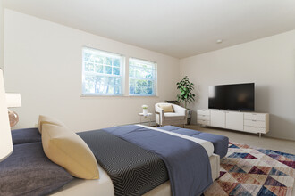 Town and Country Luxury Apartments in Hampton Bays, NY - Building Photo - Building Photo