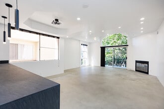 Lido Apartments - 639 Huntley Dr in West Hollywood, CA - Foto de edificio - Interior Photo