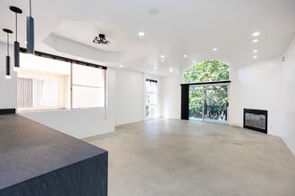 Lido Apartments - 639 Huntley Dr in West Hollywood, CA - Building Photo - Interior Photo