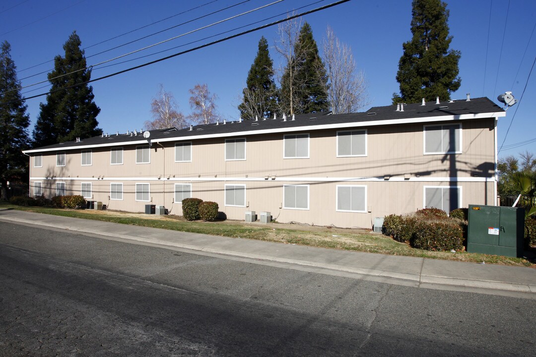 Glencole Apartments in North Highlands, CA - Building Photo