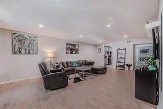 14228 Misty Meadow Ln in Houston, TX - Foto de edificio - Building Photo