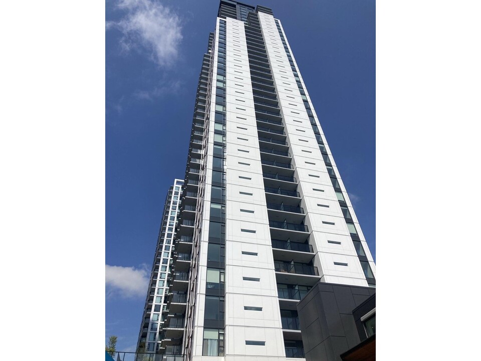 13725-13725 George Jct in Surrey, BC - Building Photo