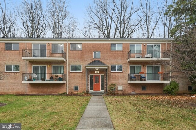 10607 Weymouth St, Unit 201 in Bethesda, MD - Building Photo - Building Photo