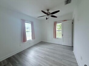 411 Nathan Hale Rd in West Palm Beach, FL - Building Photo - Building Photo