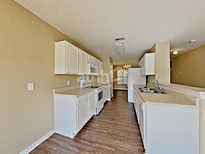 4060 Longfellow Dr in Nashville, TN - Foto de edificio - Building Photo