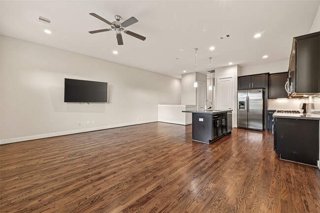 property at 3925 Tulane Oak Dr