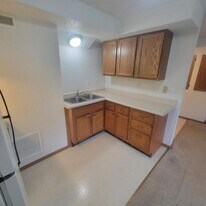 1011 Lincoln St in Vermillion, SD - Building Photo