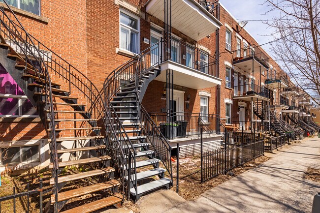 5807-5813 2E Av in Montréal, QC - Building Photo - Building Photo