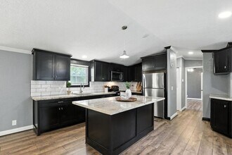 12560 Royal W Dr in Conroe, TX - Building Photo - Building Photo
