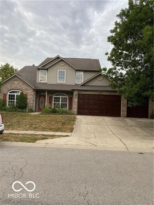 5354 Rippling Brook Way in Carmel, IN - Building Photo