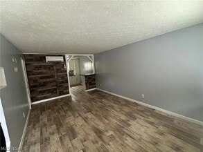 29902 Euclid Ave in Wickliffe, OH - Building Photo - Building Photo