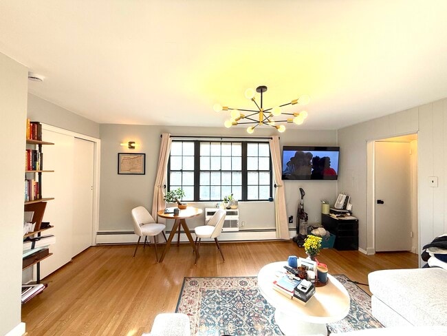 1011 Montgomery Ave, Unit R in Bryn Mawr, PA - Building Photo - Building Photo