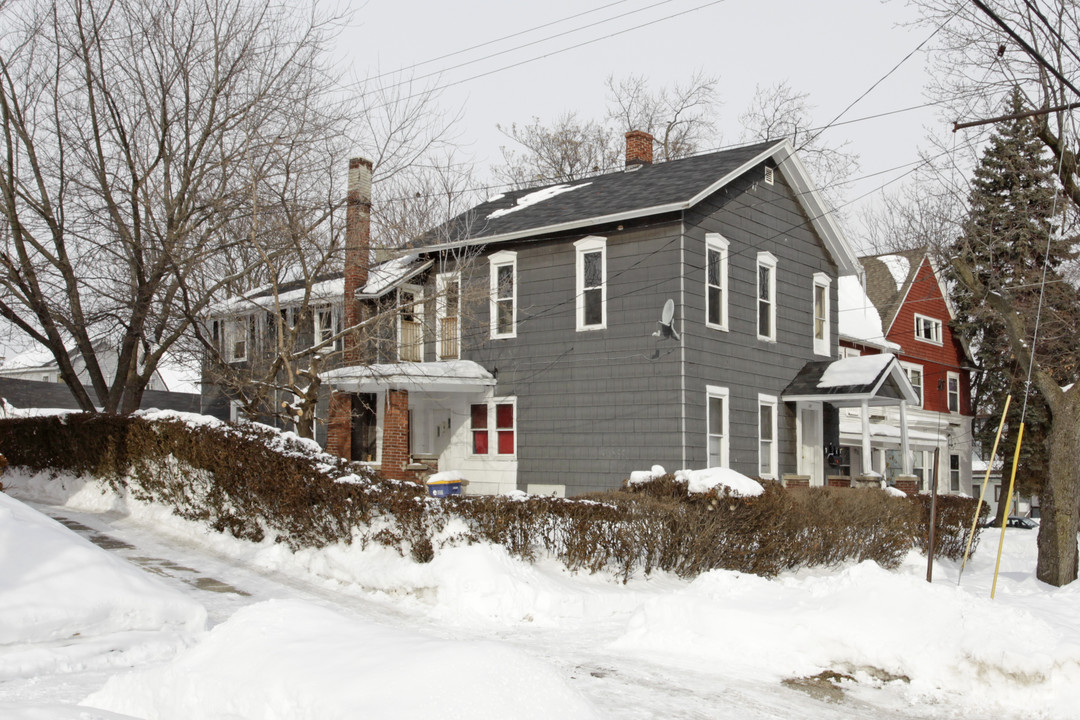 117 NW Gold Ave in Grand Rapids, MI - Foto de edificio