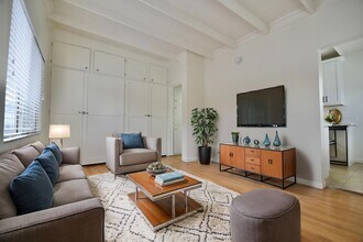 605-609 N Hollywood Way in Burbank, CA - Building Photo - Building Photo