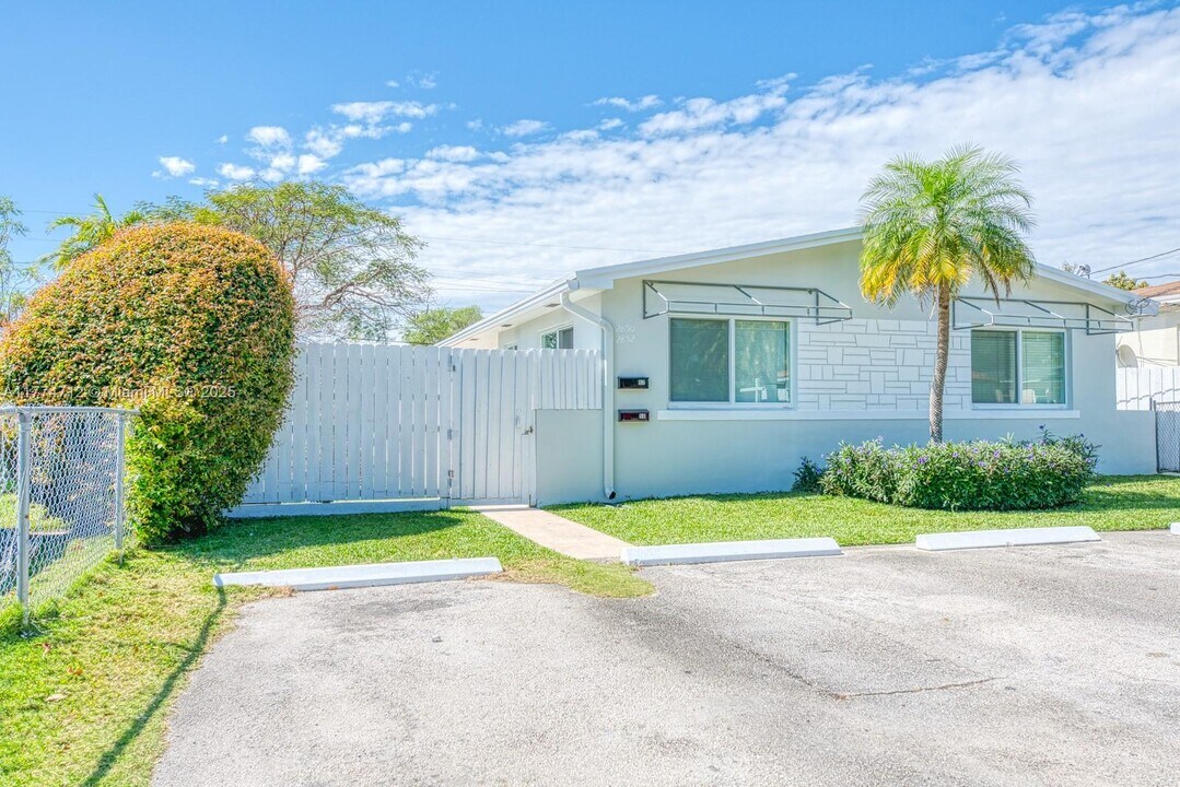 2850 SW 36th Ct in Miami, FL - Building Photo