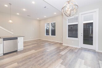 6708 Parker Oaks Ln in Houston, TX - Foto de edificio - Building Photo