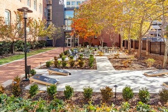 500 W - Located on the UMB Campus! in Baltimore, MD - Foto de edificio - Building Photo