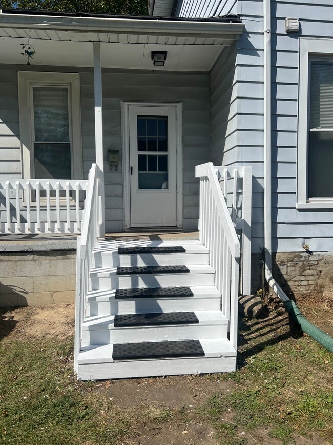 305 S Walnut St, Unit 2 in Howell, MI - Building Photo - Building Photo