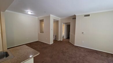 2264 Watermarke Pl, Unit 2264 in Irvine, CA - Foto de edificio - Building Photo