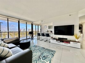 3640 Yacht Club Dr in Aventura, FL - Building Photo