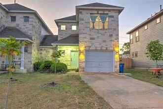7510 Lazy Creek Dr in Austin, TX - Building Photo - Building Photo