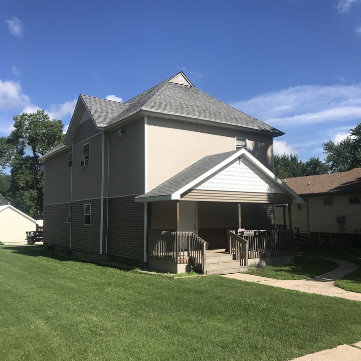 301 Buena Vista Street in Alta, IA - Foto de edificio