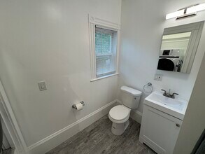 35 Cameron Ave, Unit 2 in Somerville, MA - Foto de edificio - Building Photo