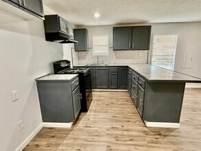 1617 N Jake St in Lake Charles, LA - Building Photo - Building Photo