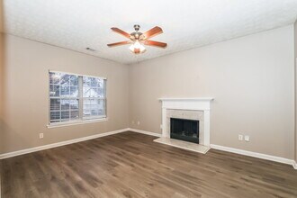 7430 Royale Ln, Unit 6033 Bangalore Ct, 6 in Riverdale, GA - Foto de edificio - Building Photo