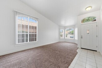 15822 S 32nd Pl in Phoenix, AZ - Building Photo - Building Photo