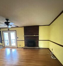 1820 Perry Crossing Rd in Sellersburg, IN - Foto de edificio - Building Photo