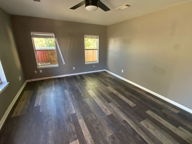 111 E Pine St in Benton, AR - Building Photo - Building Photo