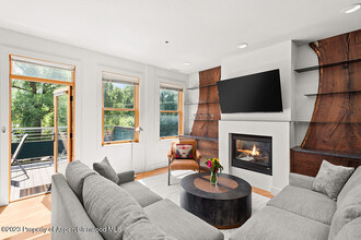 227 Midland Ave in Basalt, CO - Foto de edificio - Building Photo