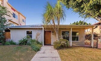 1067 Sanborn Ave in Los Angeles, CA - Building Photo