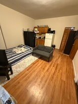 147 E 1st Ave, Unit 2 in Roselle, NJ - Building Photo