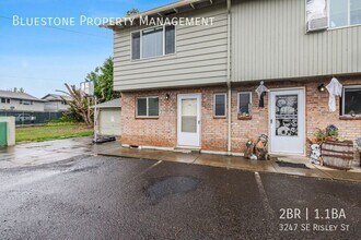 3247 SE Risley Ave in Portland, OR - Building Photo - Building Photo