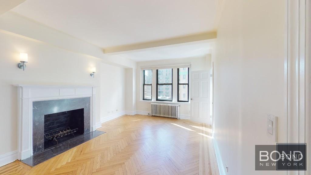 210 E 68th St in New York, NY - Building Photo