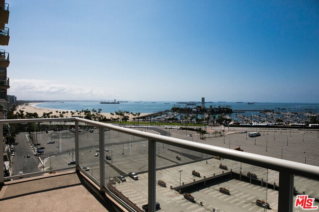 488 E Ocean Blvd in Long Beach, CA - Building Photo - Building Photo