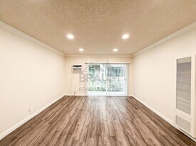 5917 Laurel Canyon Blvd, Unit 7 in Los Angeles, CA - Building Photo
