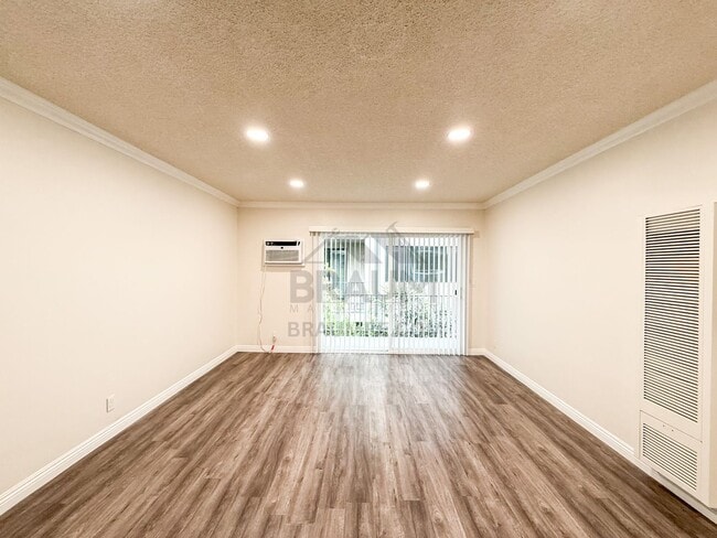 5917 Laurel Canyon Blvd