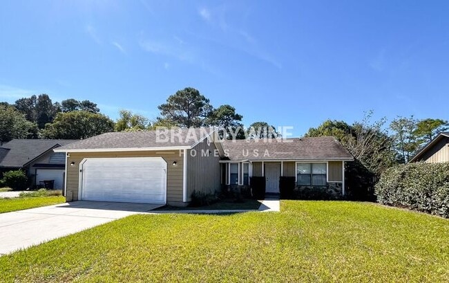 8592 Bandera Cir W in Jacksonville, FL - Foto de edificio - Building Photo