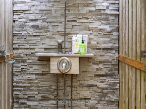 1012 Seashore Rd in Cape May, NJ - Foto de edificio - Building Photo