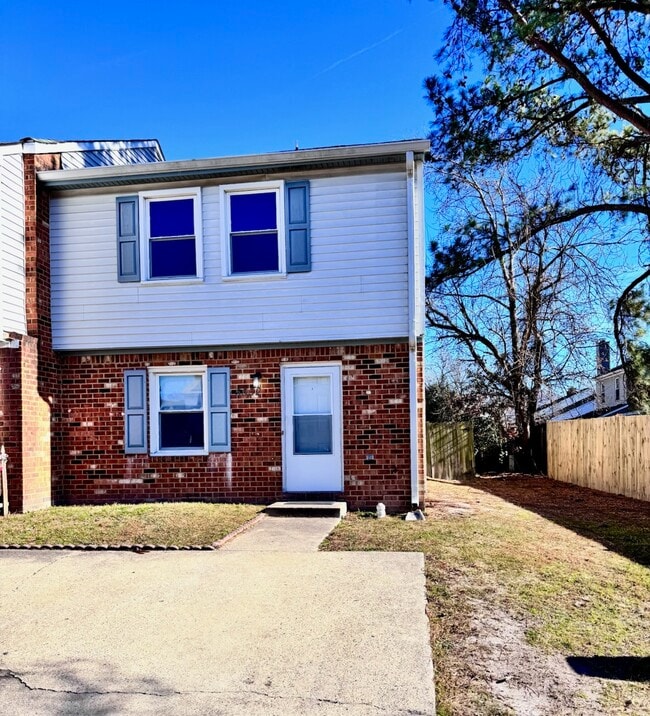 property at 5552 Lynbrook Lndg