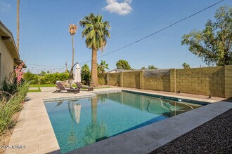 2611 E Cheryl Dr in Phoenix, AZ - Foto de edificio - Building Photo