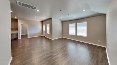 10328 NW 27th St in Yukon, OK - Building Photo - Building Photo