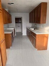 3700 Laverne Ave in Bakersfield, CA - Foto de edificio - Building Photo